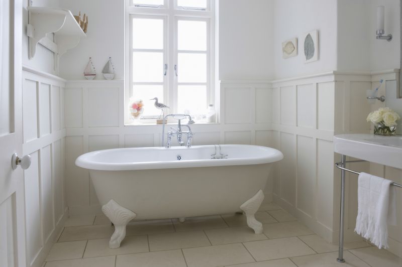 Traditional Alcove Bathtub